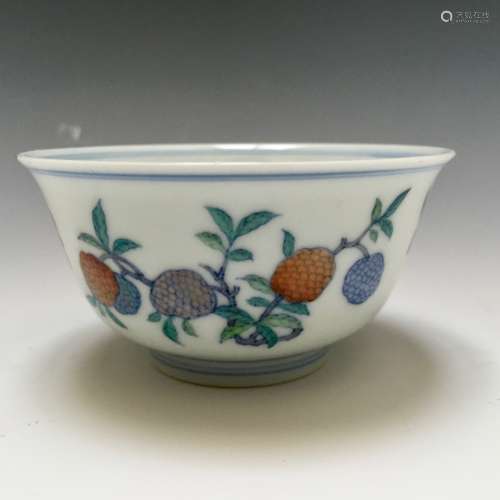 A FINE CHINESE ANTIQUE DOUCAI BOWL. MARKED