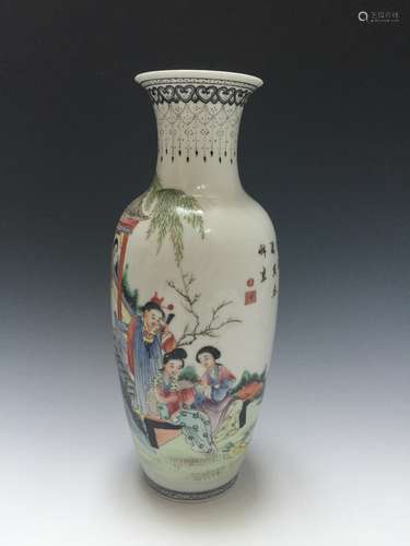 CHINESE ANTIQUE FAMILLE ROSE VASE, REPUBLICE PERIOD