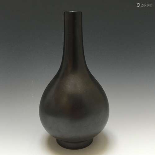 CHINESE MIRROR-BLACK GLAZE PORCELAIN VASE