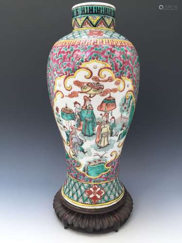 CHINESE ANTIQUE FAMILLE ROSE VASE, 18TH OR 19TH CENTURY