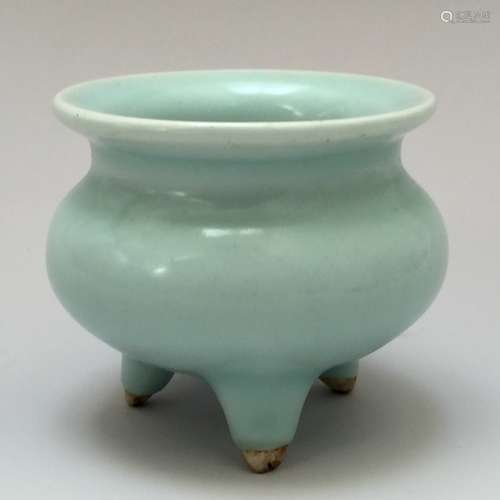 ANTIQUE CELADON GLAZED PORCELAIN CENSER 18/19TH CENTURY