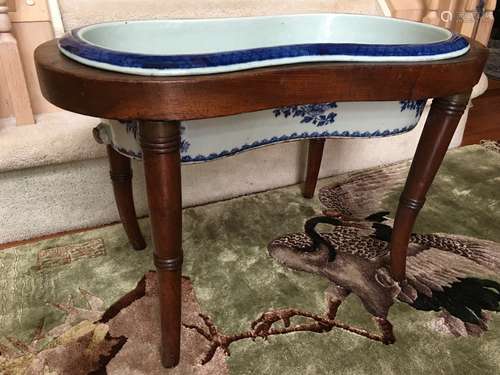 ANTIQUE Chinese Blue and White Flower Bidet Bath Tub, 18th century. 24