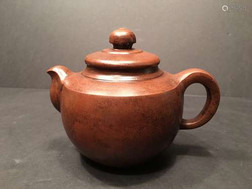 A Fine Chinese Yixing Zisha Teapot, Marked by Yin Hui Qun. 5 1/2