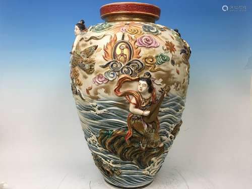 ANTIQUE Japanese Huge Satsuma Urn Vase with figurines, Meiji period. Marked on the bottom