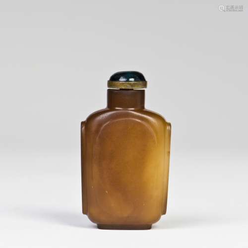 A BROWN AGATE GLASS SNUFF BOTTLE