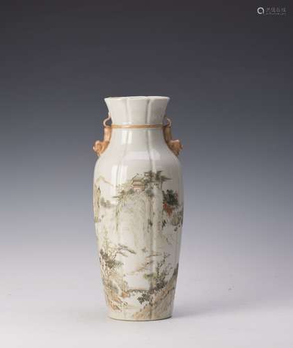 A CHINESE FAMILLE ROSE PORCELAIN VASE