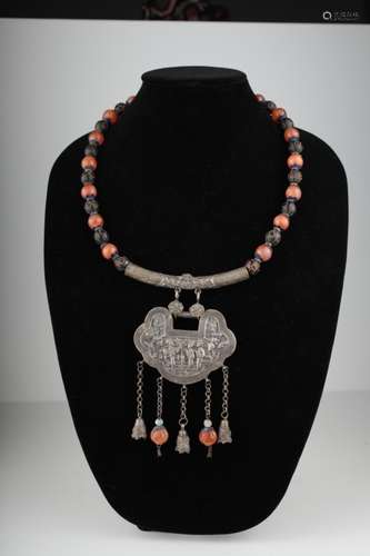 A Chinese silver and bead stiff necklace, Qing,