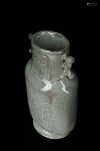 A Guan-Ge type glaze vase, Qing dynasty,