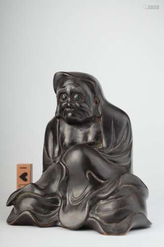 An antique bronze figure of Daruma,
