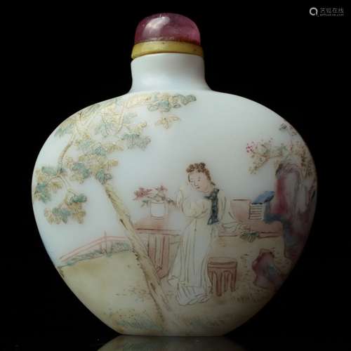 Imperial Qianlong milk glass painted snuff bottle