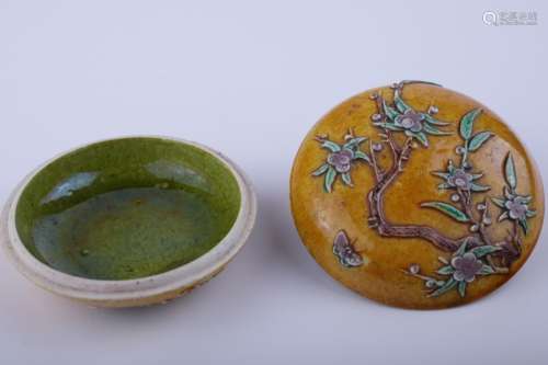 A biscuit glaze seal paste box, 19th century,