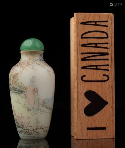 Imperial Chinese milk glass snuff bottle 18th c.