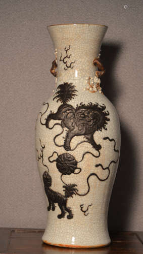 Chinese Ge Crackle Glazed Porcelain Vase with Moriage Foolion