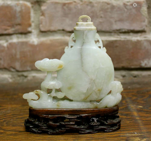 Chinese 18th cen Nephrite Jade Vase with Lingzi