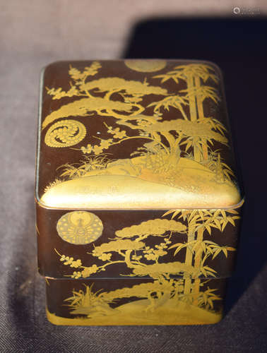 Japanese Lacquer Document Box with Familly Crest