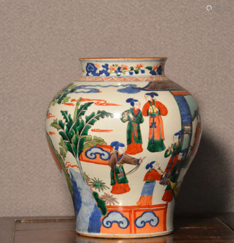 Chinese Wucai Porcelain Blasuster Vase