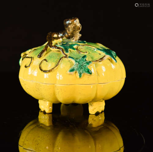 Chinese Porcelain Covered Box with Melon Shape