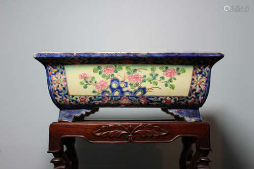 Chinese Famille Rose Porcelain Planter