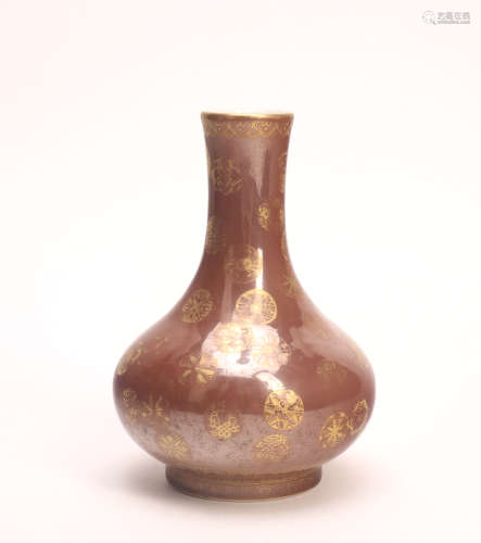 A Chinese Brown Glazed Porcelain Vase with Gold Pattern