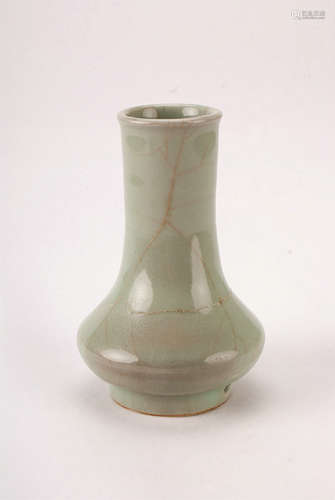 A Chinese Long-quan Porcelain Vase