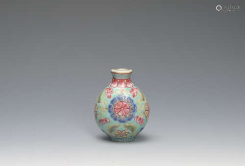 A Chinese Porcelain Snuff Bottle