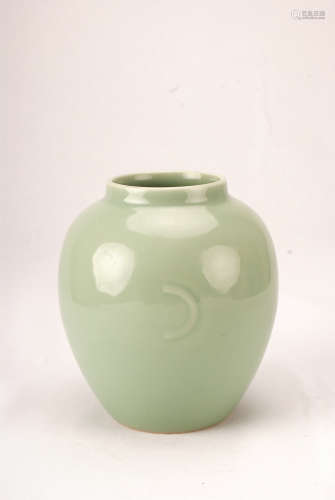 A Chinese Green Glazed Porcelain Jar