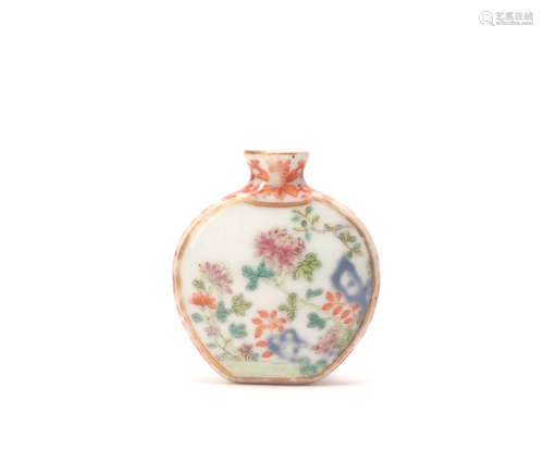 A Chinese Porcelain Snuff Bottle