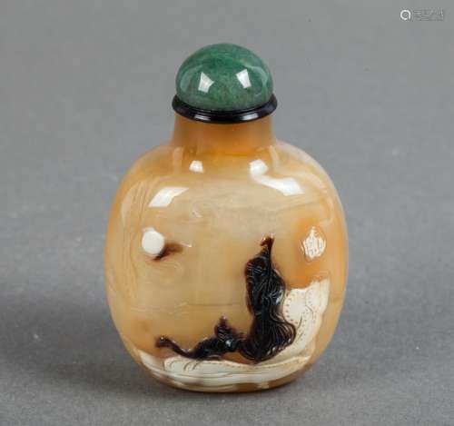 CHINESE TWO TONE AGATE SNUFF BOTTLE