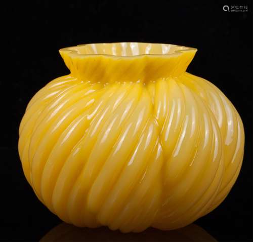 CHINESE EGG YOLK YELLOW PEKING GLASS FLOWER VASE