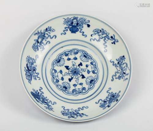 CHINESE BLUE AND WHITE PORCELAIN PLATE