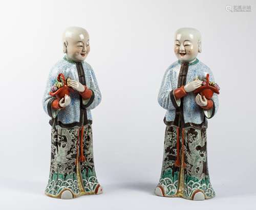 PAIR OF CHINESE FAMILLE ROSE PORCELAIN FIGURES