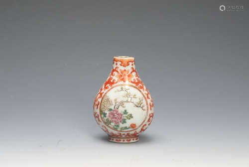 A Chinese Porcelain Snuff Bottle