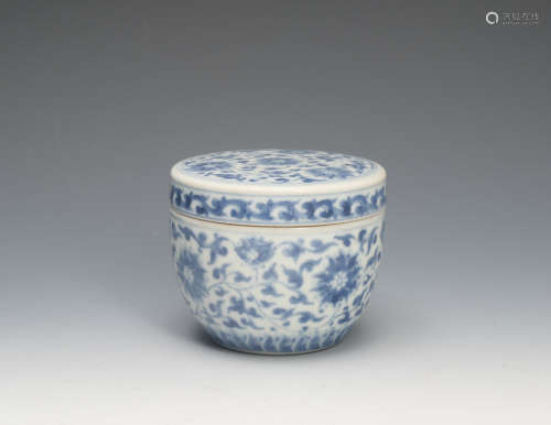 A Chinese Blue and White Porcelain box with Cover