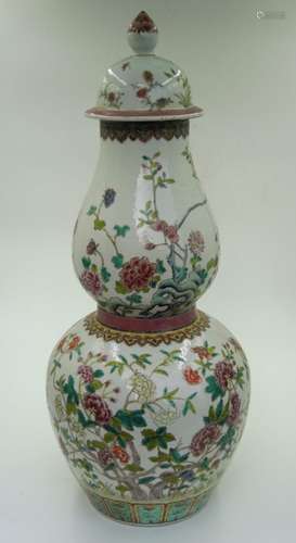 CHINESE FAMILLE ROSE DOUBLE GOURD VASE WITH LID