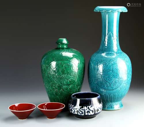 Five Chinese Porcelain Items