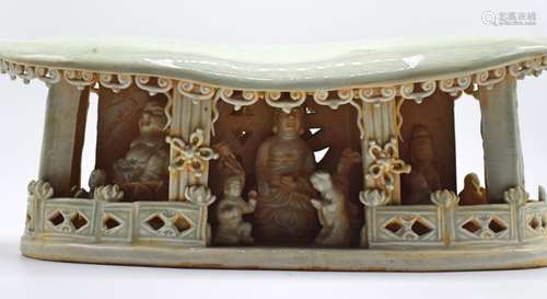 CHINESE YUAN PERIOD LONGQUAN CELADON PILLOW