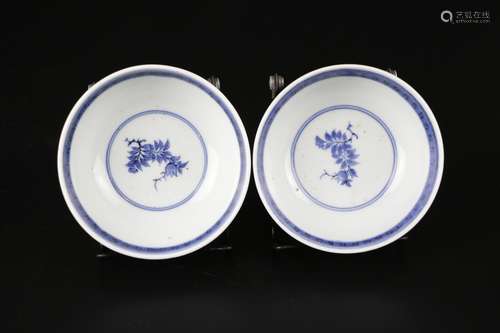 Pair of Early Qing Dynasty Porcelain Bowls