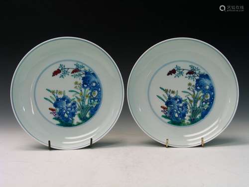 A pair of Chinese doucai dishes. Yongzheng Mark.