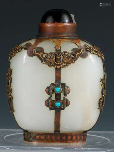 Chinese white jade snuff bottle.