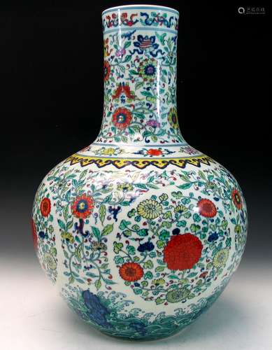 Big Chinese Docai porcelain vase