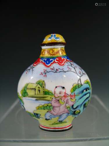 Chinese enameled snuff bottle, Qianlong mark.