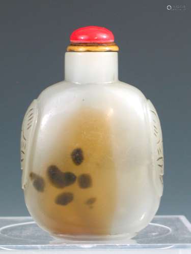 Chinese agate snuff bottle.