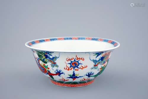 A large Chinese wucai bowl with fighting dragons, 19th C.