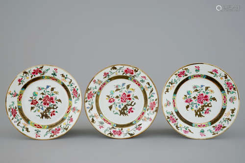 A set of three Chinese famille rose plates with flowers, 18th C.