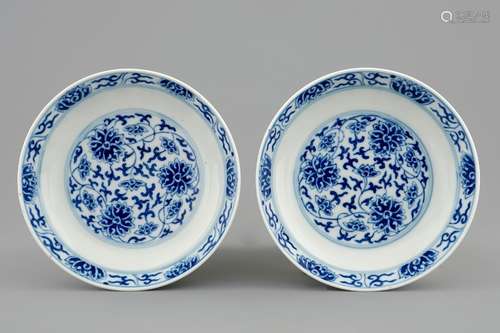 A pair of Chinese blue and white 