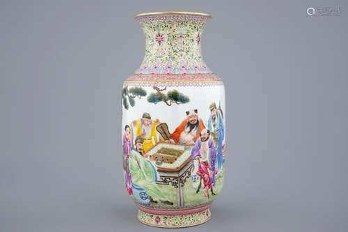 A fine Chinese Republic famille rose vase, 20th C.