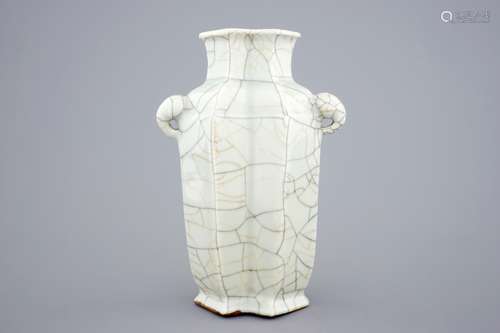 A Chinese ge-type double lozenge vase,18/19th C.