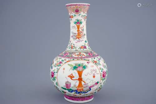 A Chinese famille rose tianqiuping bottle vase with precious objects, 19/20th C.