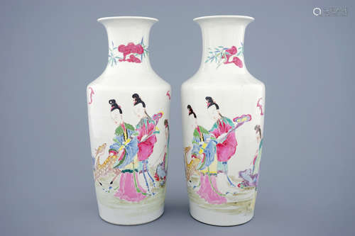 A pair of Chinese famille rose rouleau vases with ladies and a deer, Yongzheng, 1723-1735