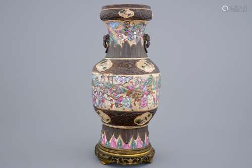 A Chinese Nankin famille rose crackle vase on bronze foot, 19th C.